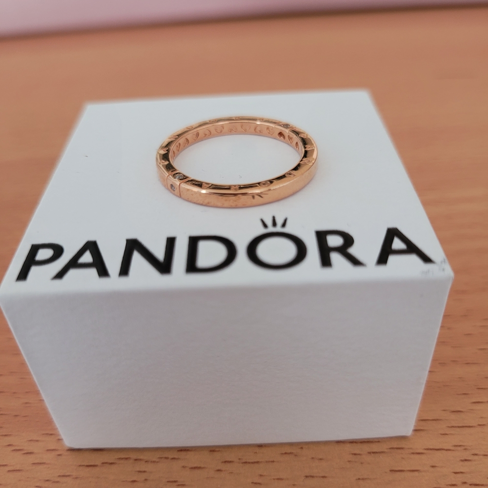Pandora Rose-Toned Band with Sparkling Details - Picture 2 of 2